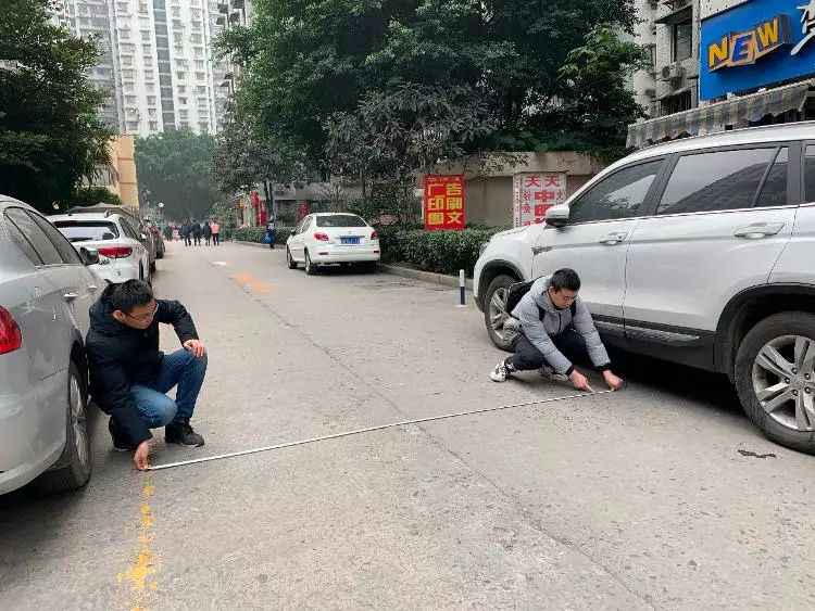 重庆着火小区消防通道仍被占